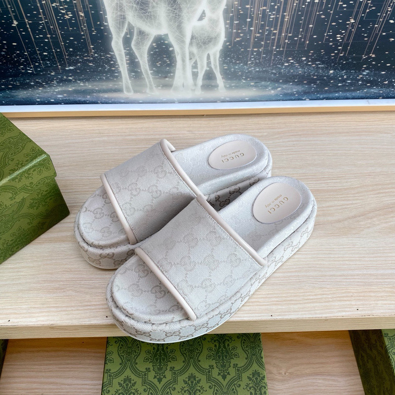 GUC LEATHER SLIDE