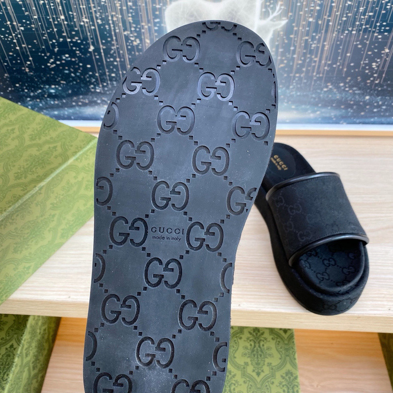 GUC LEATHER SLIDE