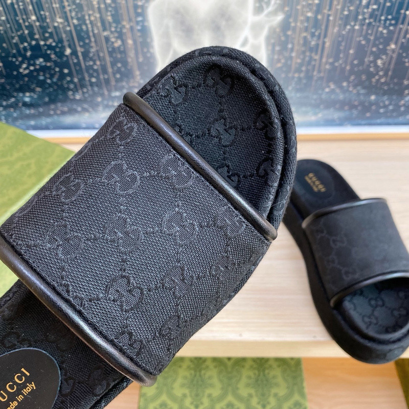GUC LEATHER SLIDE