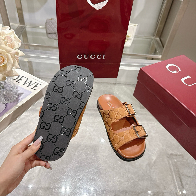 GUC LEATHER SLIDE