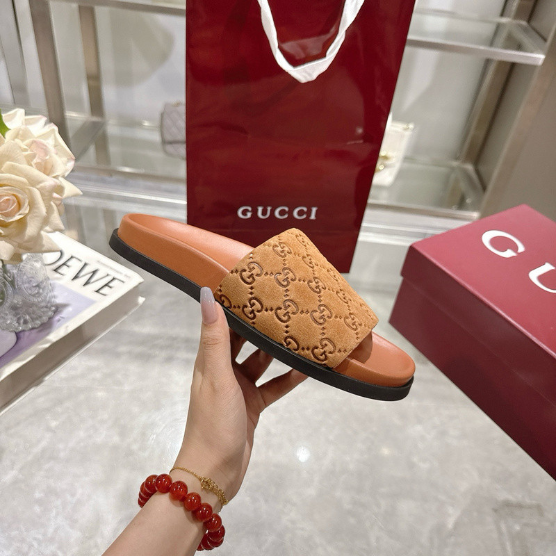 GUC LEATHER SLIDE