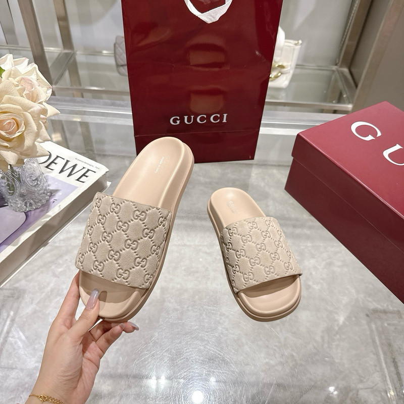 GUC LEATHER SLIDE