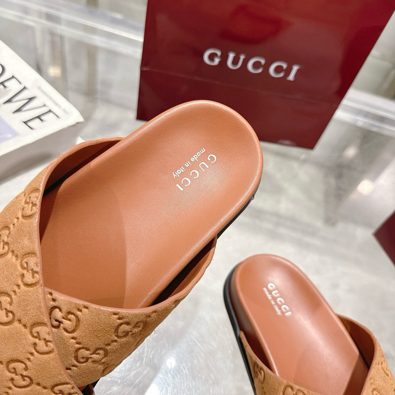 GUC LEATHER SLIDE