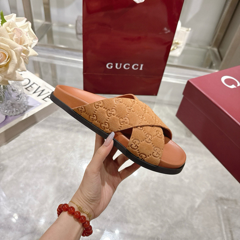 GUC LEATHER SLIDE