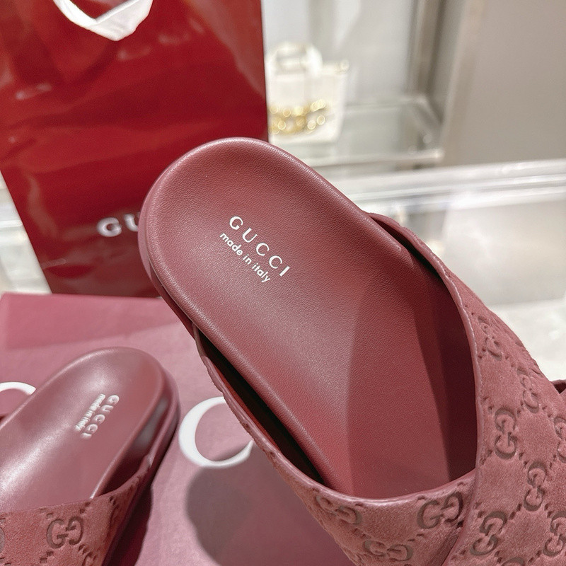 GUC LEATHER SLIDE