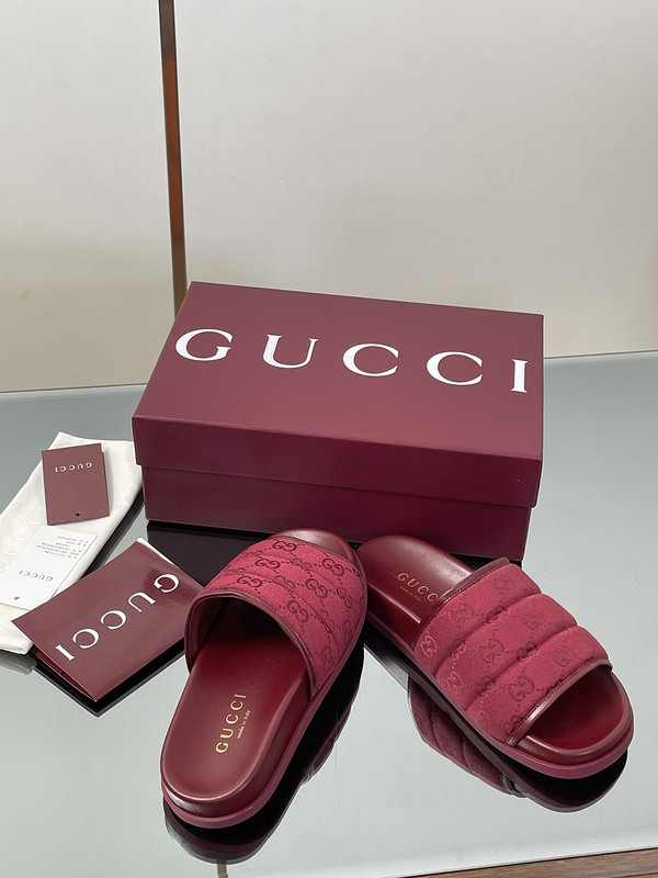 GUC LEATHER SLIDE