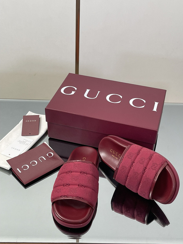 GUC LEATHER SLIDE