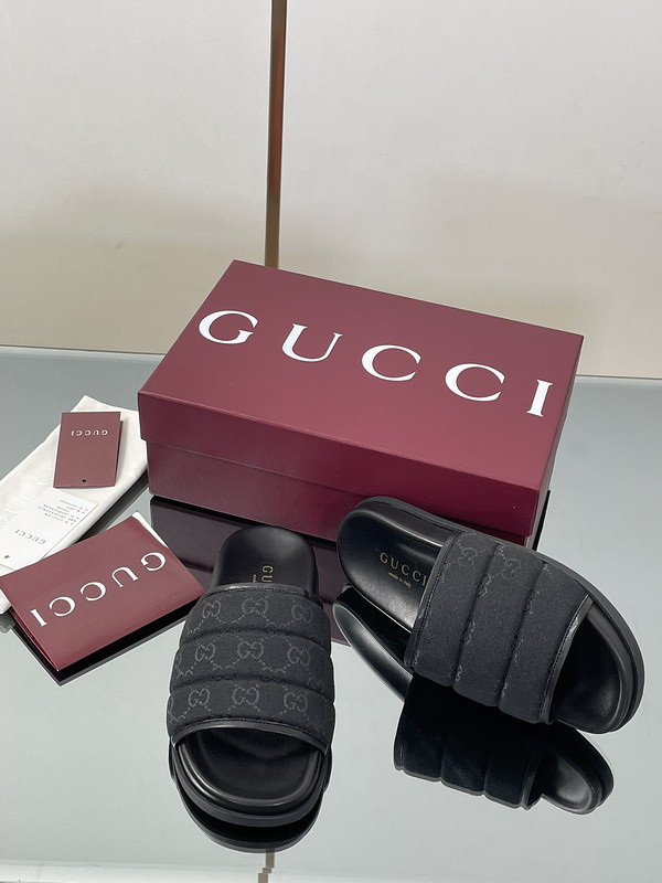 GUC LEATHER SLIDE