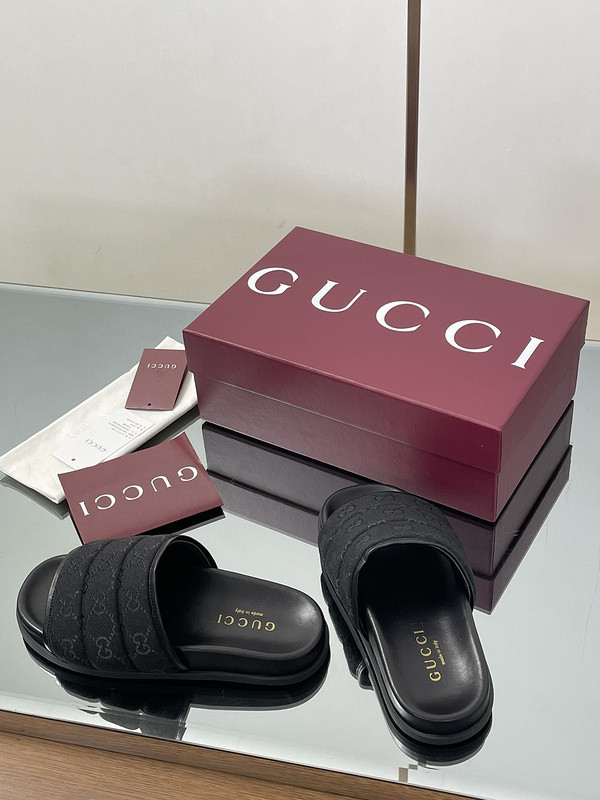 GUC LEATHER SLIDE
