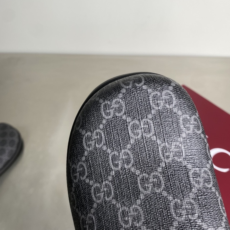 GUC LEATHER SLIDE