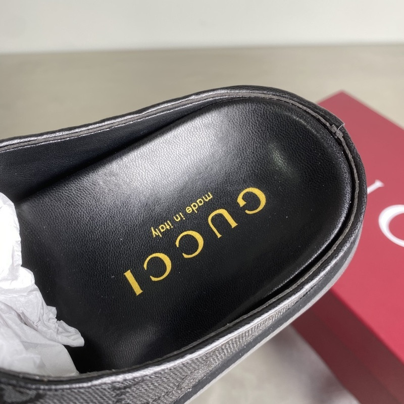 GUC LEATHER SLIDE