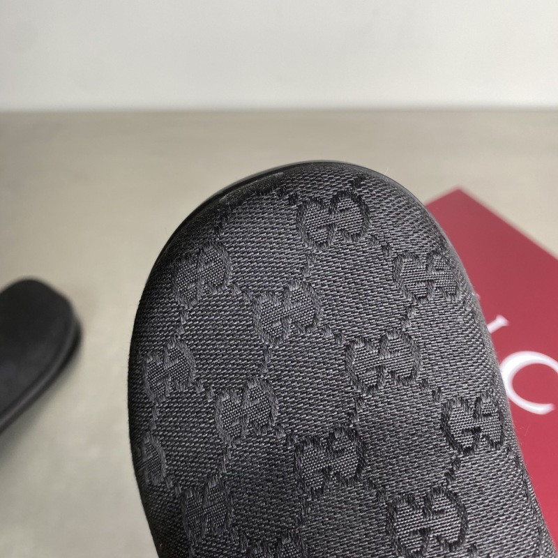 GUC LEATHER SLIDE