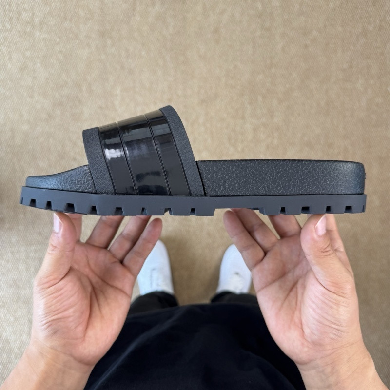 GUC LEATHER SLIDE