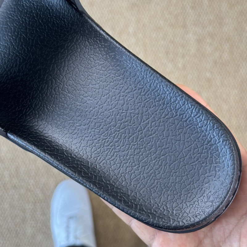 GUC LEATHER SLIDE