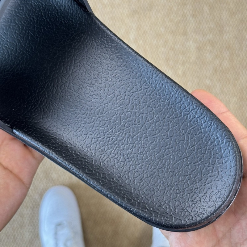 GUC LEATHER SLIDE