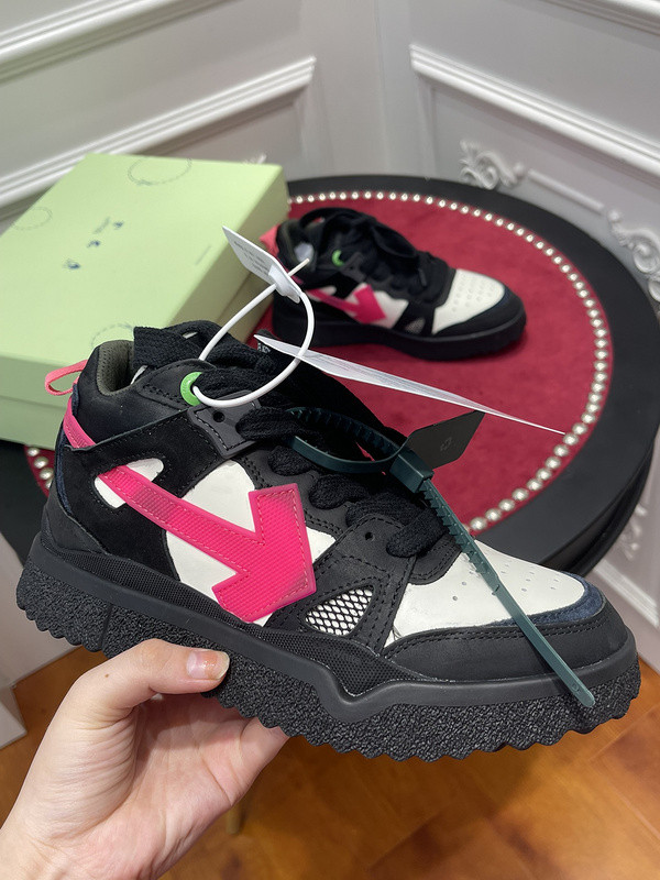 Off-White c/o Virgil Abloh