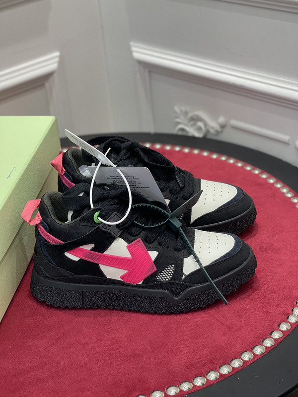 Off-White c/o Virgil Abloh