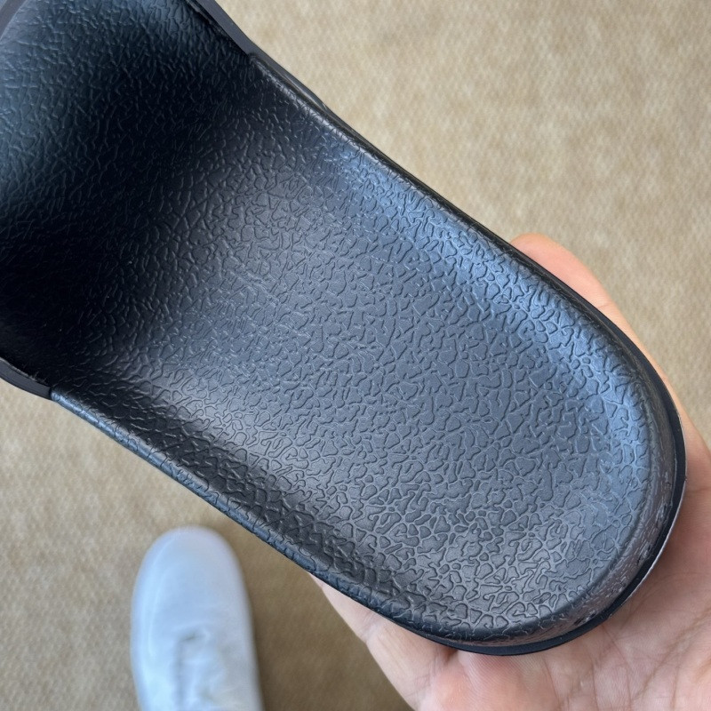 GUC LEATHER SLIDE