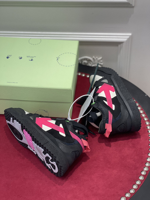 Off-White c/o Virgil Abloh