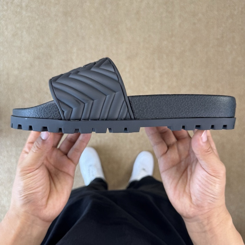 GUC LEATHER SLIDE