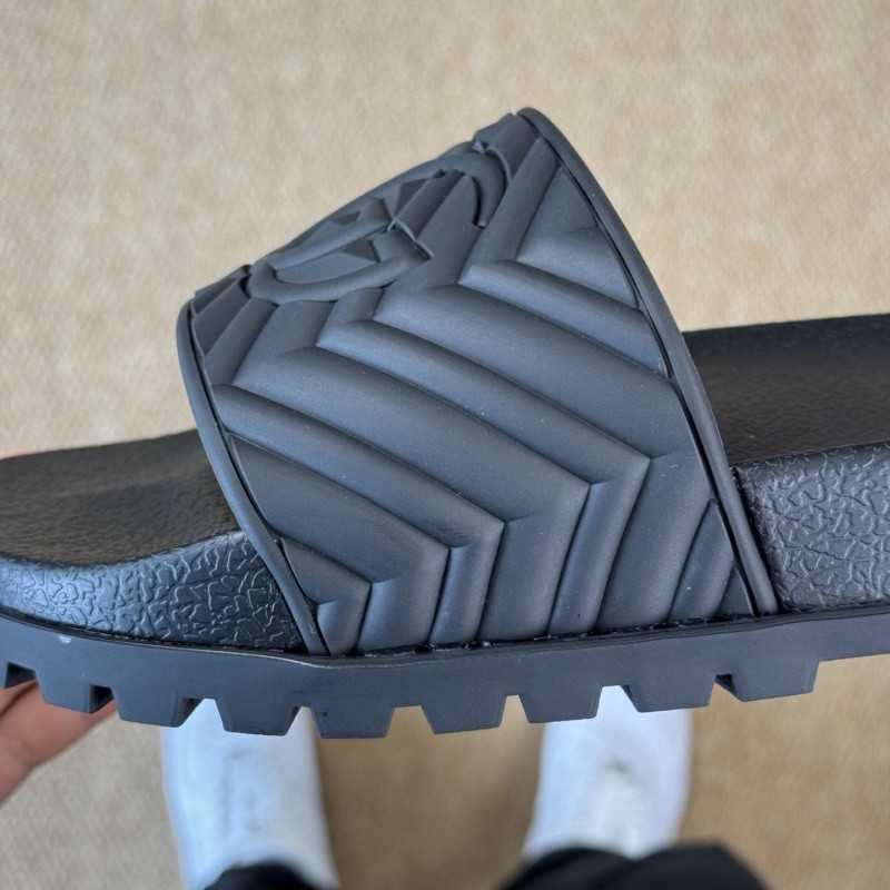 GUC LEATHER SLIDE