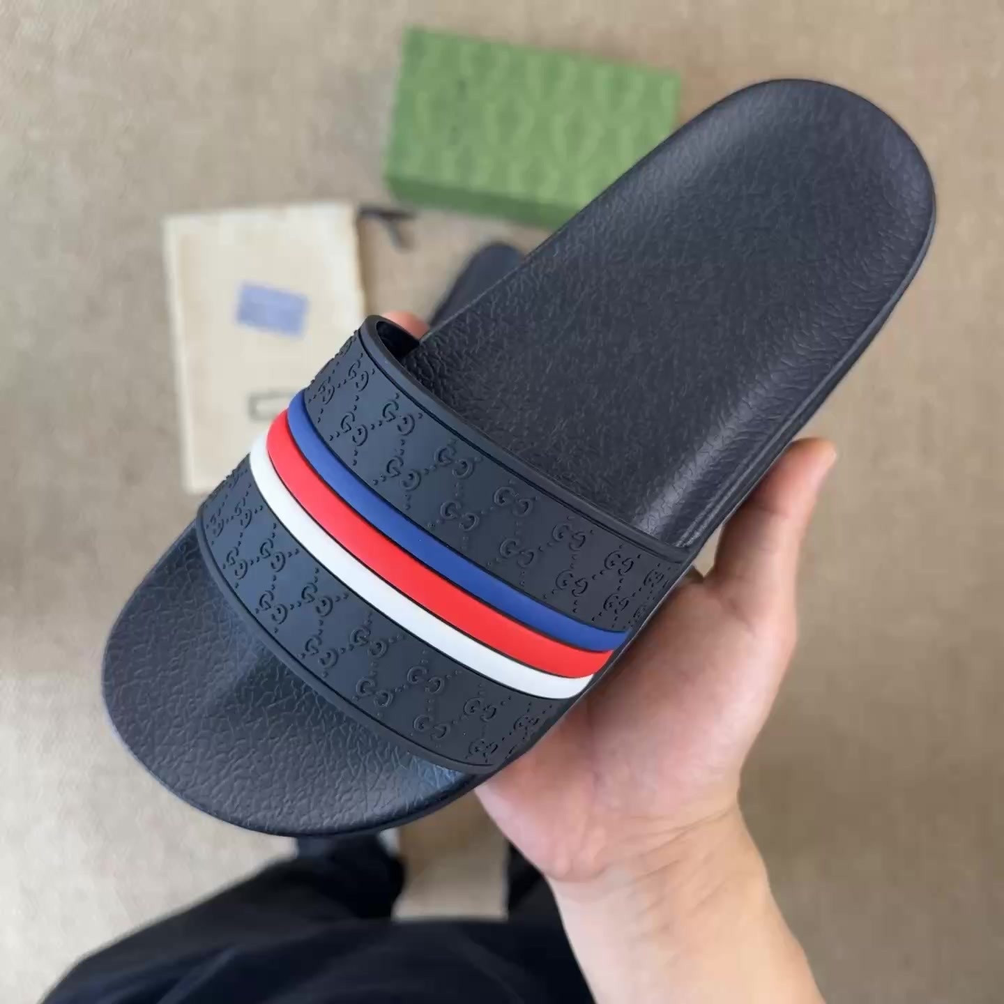 GUC LEATHER SLIDE