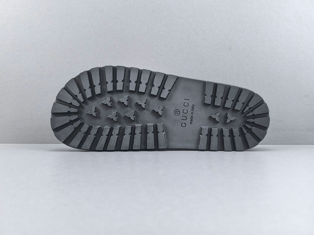 GUC LEATHER SLIDE