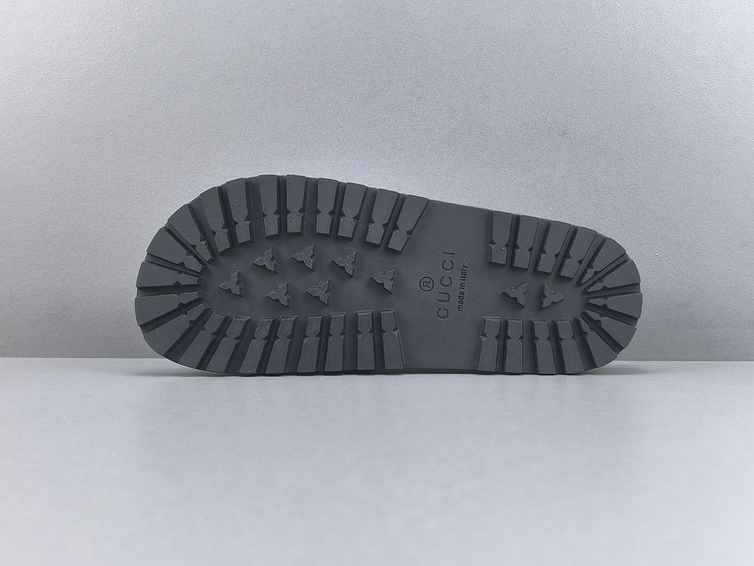 GUC LEATHER SLIDE