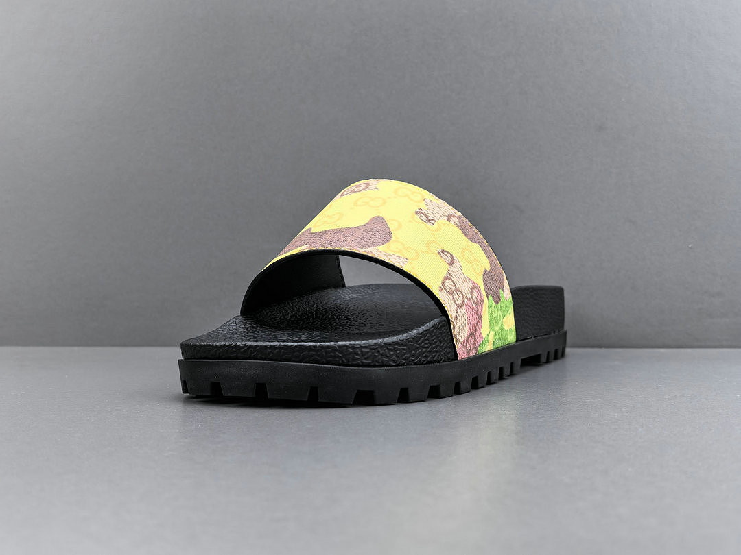 GUC LEATHER SLIDE