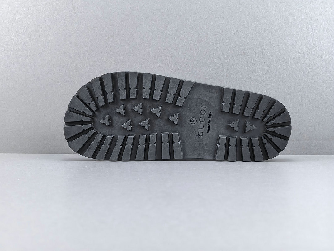 GUC LEATHER SLIDE