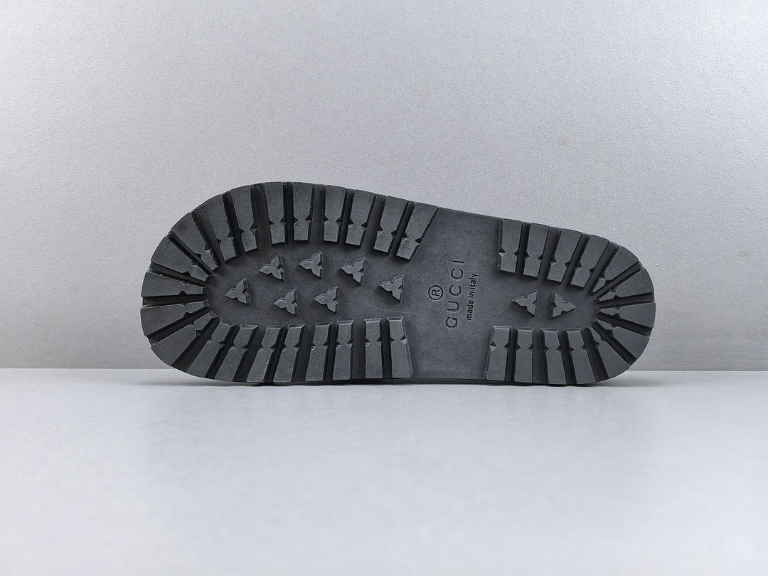 GUC LEATHER SLIDE