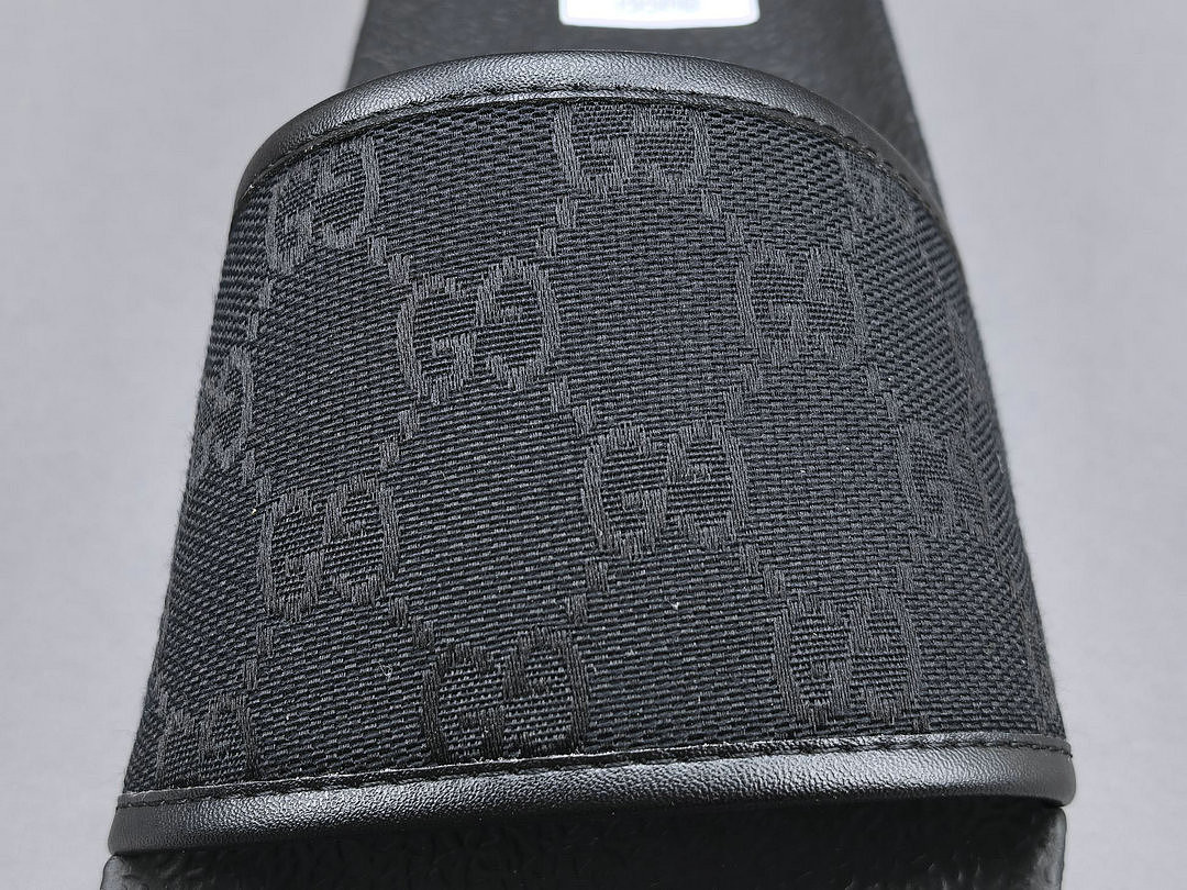 GUC LEATHER SLIDE