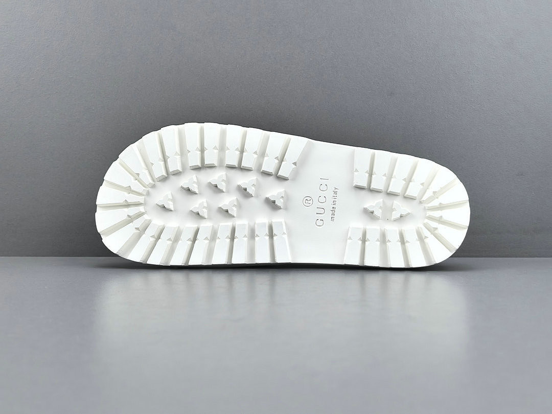 GUC LEATHER SLIDE
