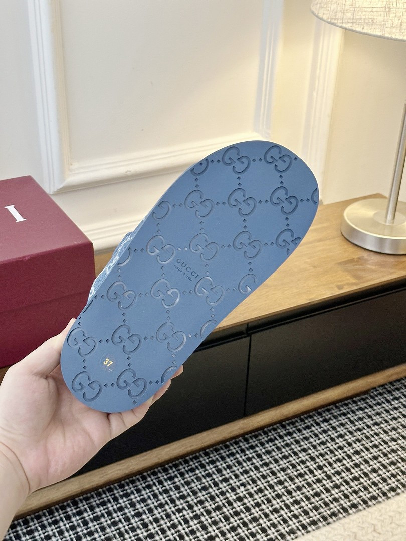 GUC LEATHER SLIDE