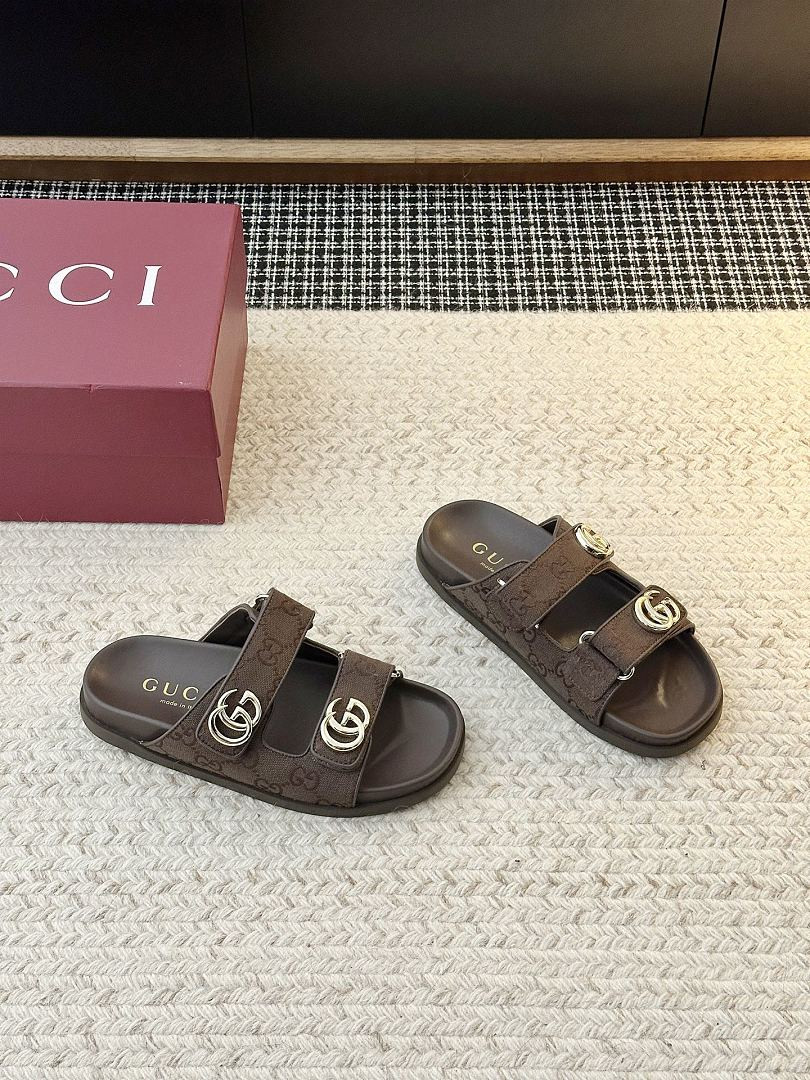 GUC LEATHER SLIDE
