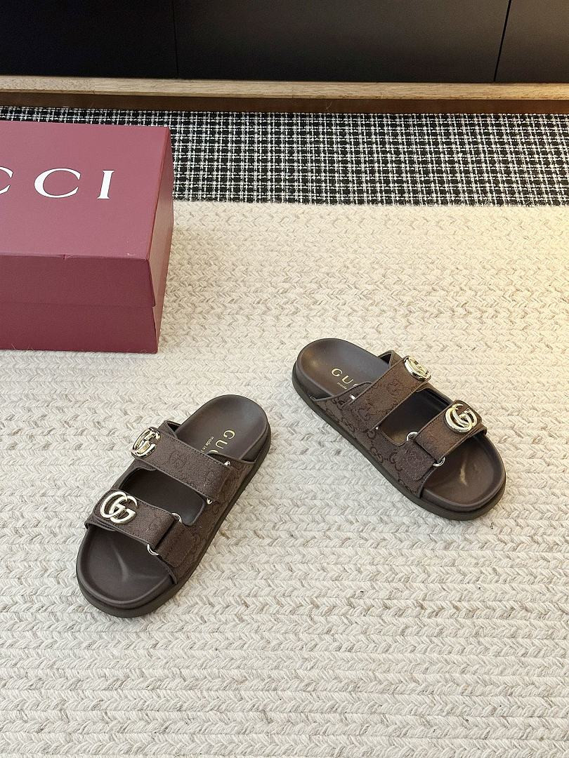 GUC LEATHER SLIDE