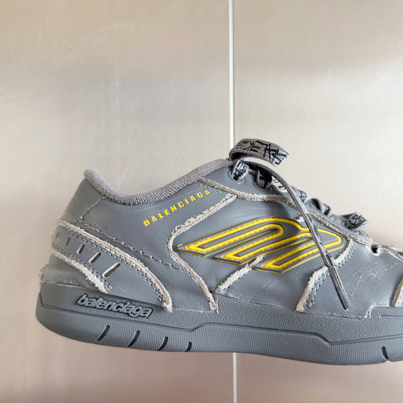 Ba1en*iaga launches new hamptons sneaker