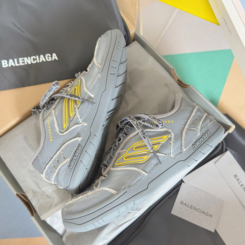 Ba1en*iaga launches new hamptons sneaker