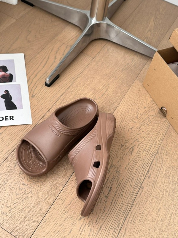 Ba1en*iaga SLIDES