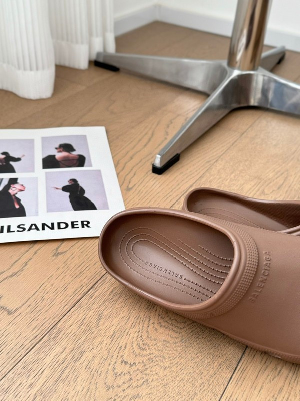 Ba1en*iaga SLIDES