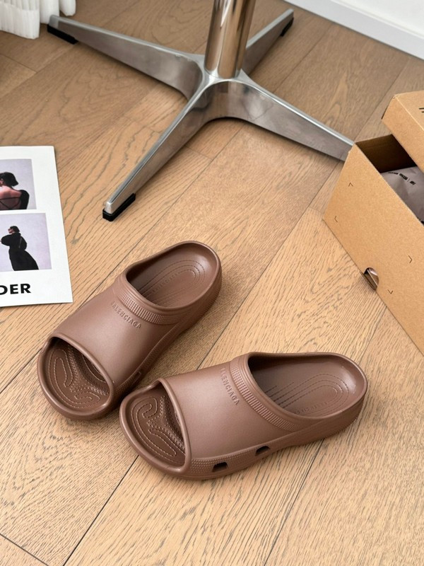 Ba1en*iaga SLIDES