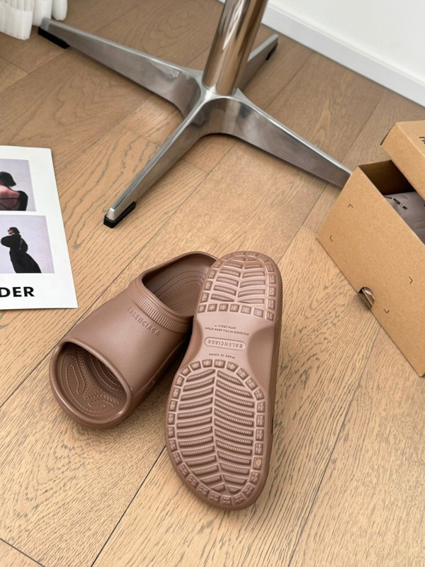 Ba1en*iaga SLIDES