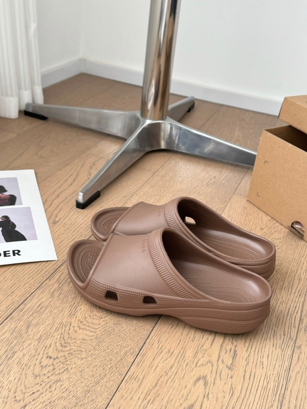 Ba1en*iaga SLIDES
