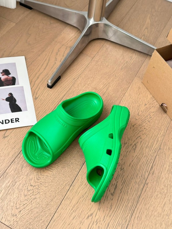 Ba1en*iaga SLIDES