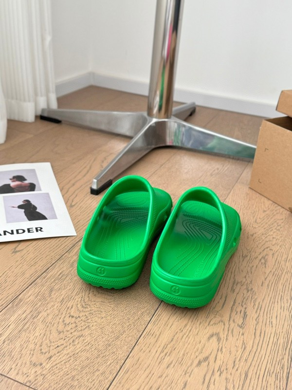 Ba1en*iaga SLIDES