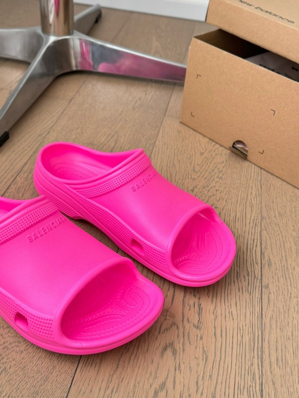 Ba1en*iaga SLIDES