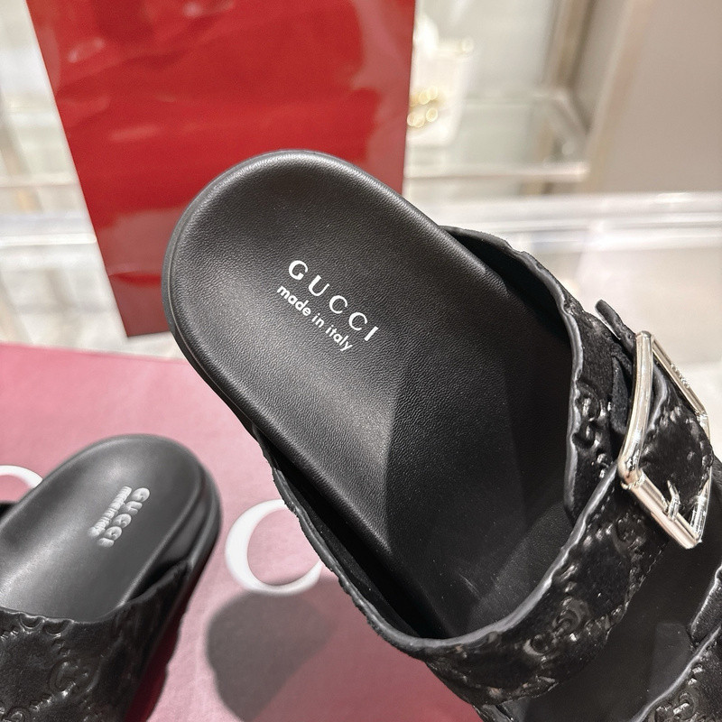 GUC LEATHER SLIDE