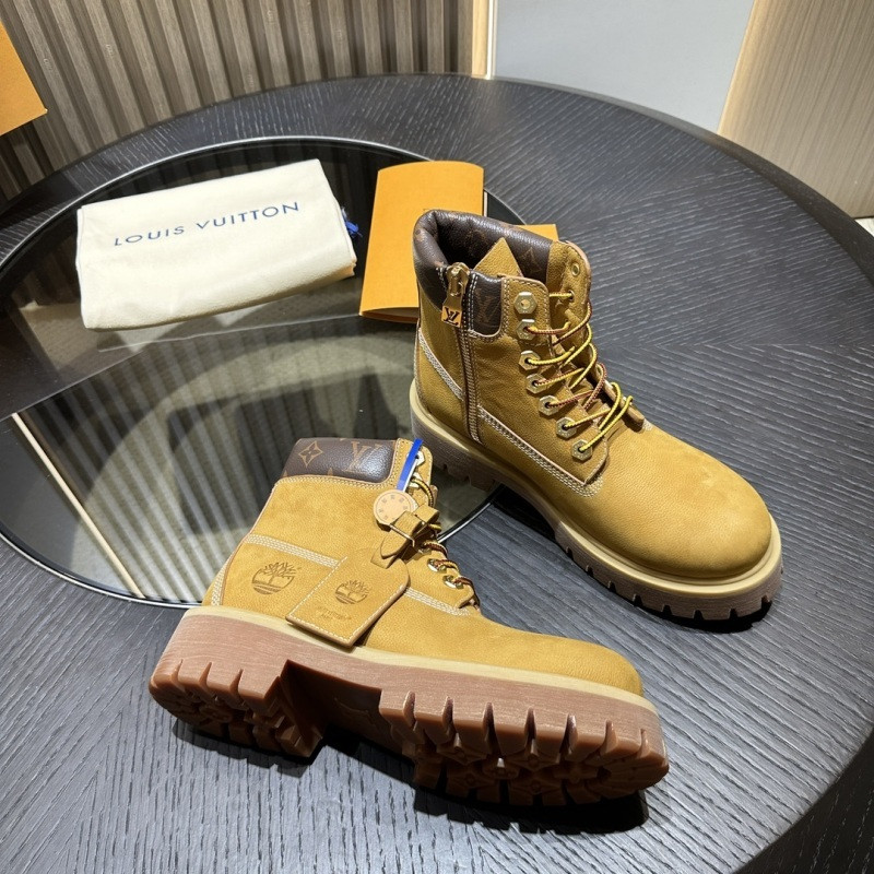 LOU1_TON SNEAKERS(The one with LV letters on the shoe is on the back)