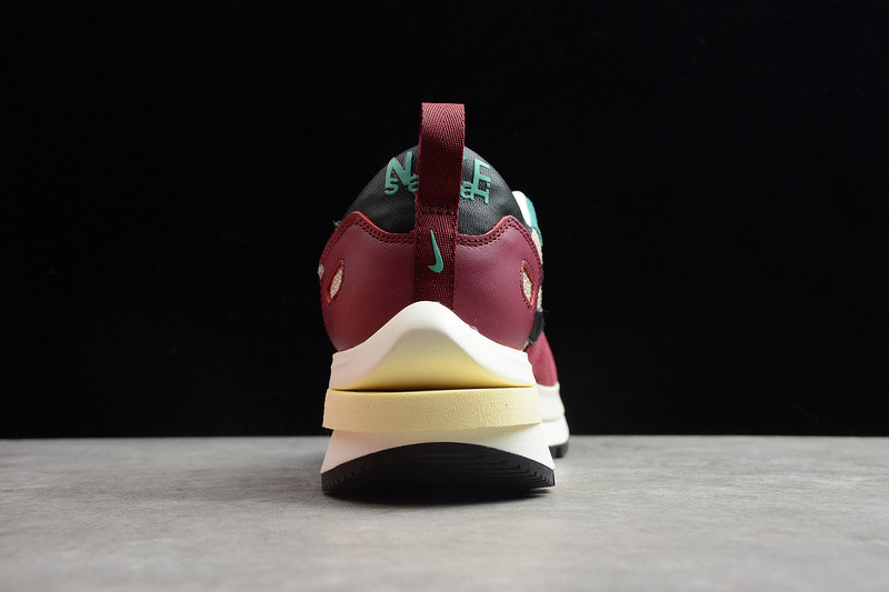 sacai x Nike VaporWaffle 5K BV0073-102