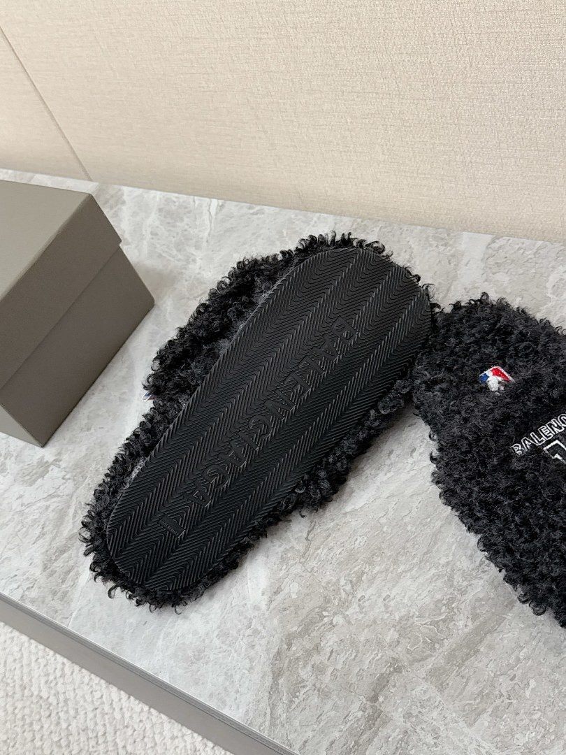 Ba1en*iaga SLIDES